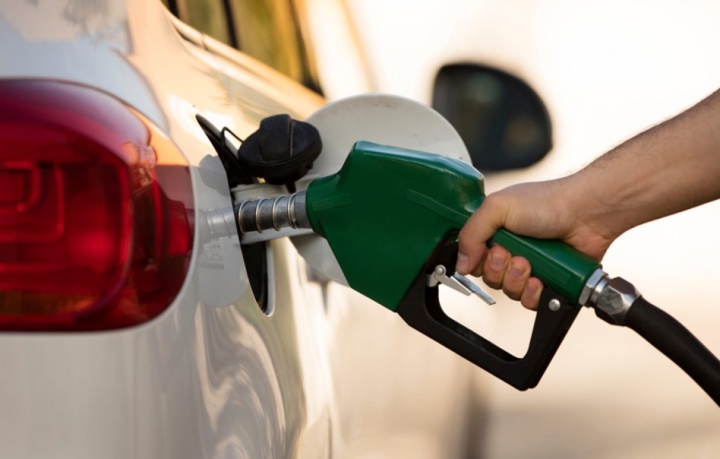 Combustible: Habrá una gran caída en los precios la próxima semana